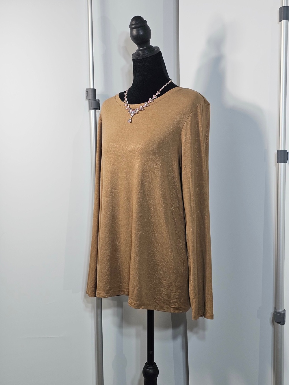 #182 Chico’s Gold Shimmer Long Sleeve Top Size 2 / Large Metallic Stretch Blouse